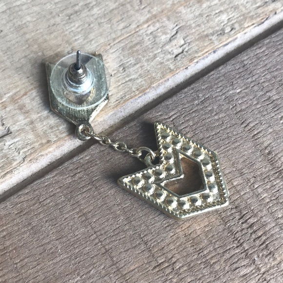 3/$15 SALE ❤️ Earring Set - Picture 5 of 5